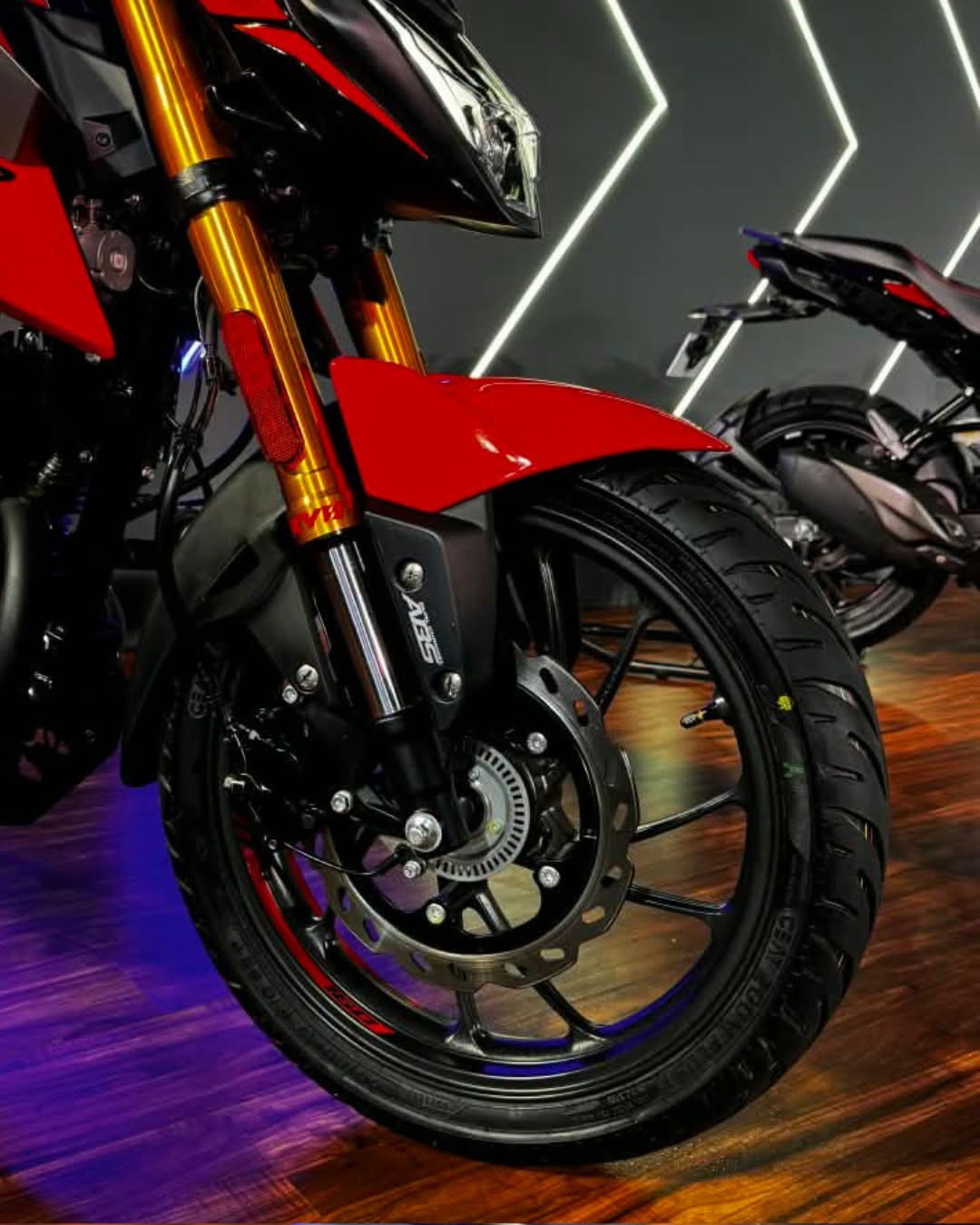 ‘Vua côn tay’ 163cc mới ra mắt giá 34,6 triệu đồng rẻ hơn Yamaha Exciter, có phanh ABS 2 kênh vượt trội Honda Winner R ảnh 4