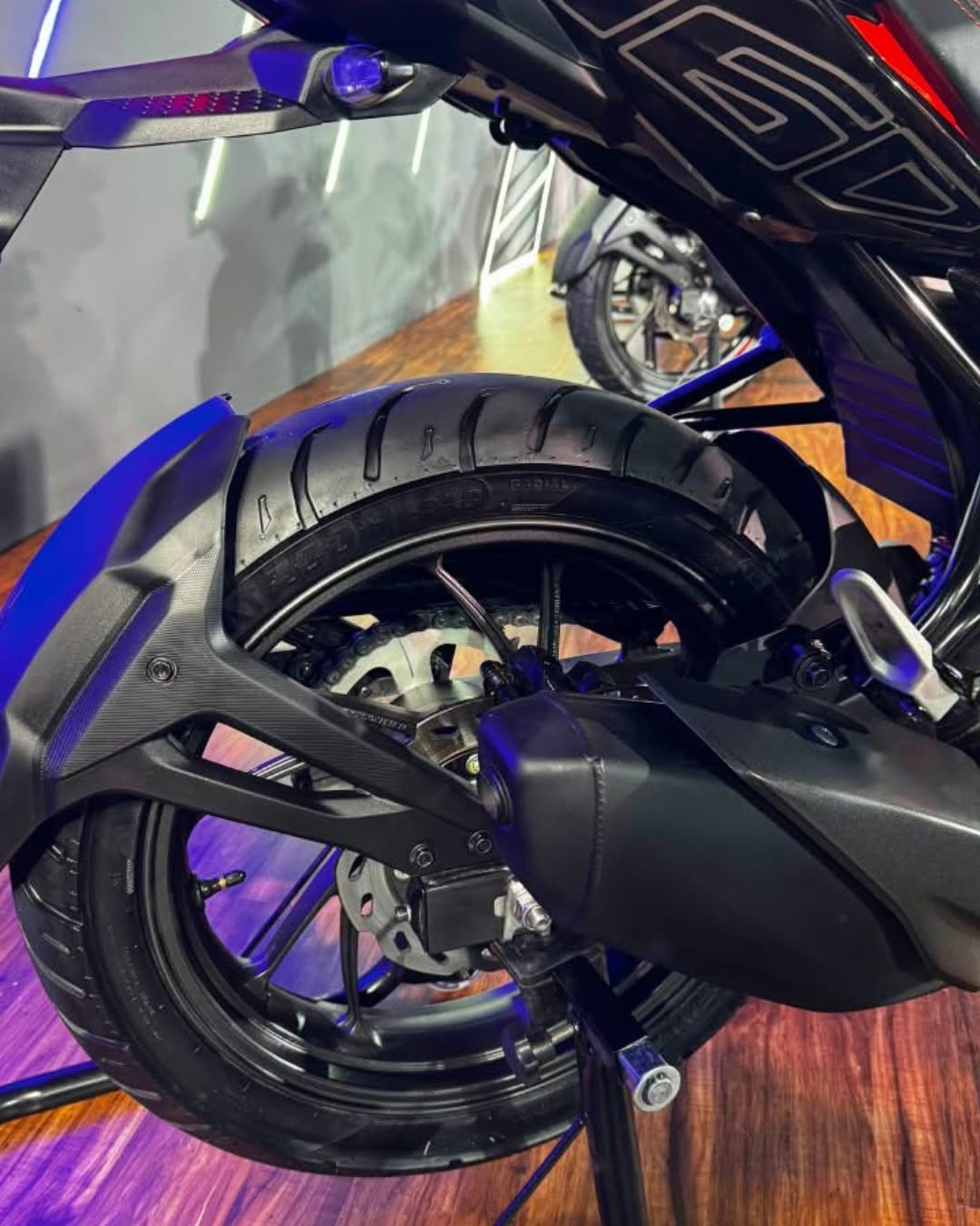 ‘Vua côn tay’ 163cc mới ra mắt giá 34,6 triệu đồng rẻ hơn Yamaha Exciter, có phanh ABS 2 kênh vượt trội Honda Winner R ảnh 5