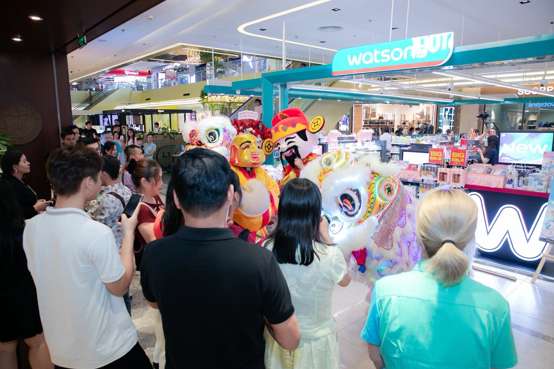 watsons-tai-vincom-tran-duy-hung-ha-noi-1792408264.jpg