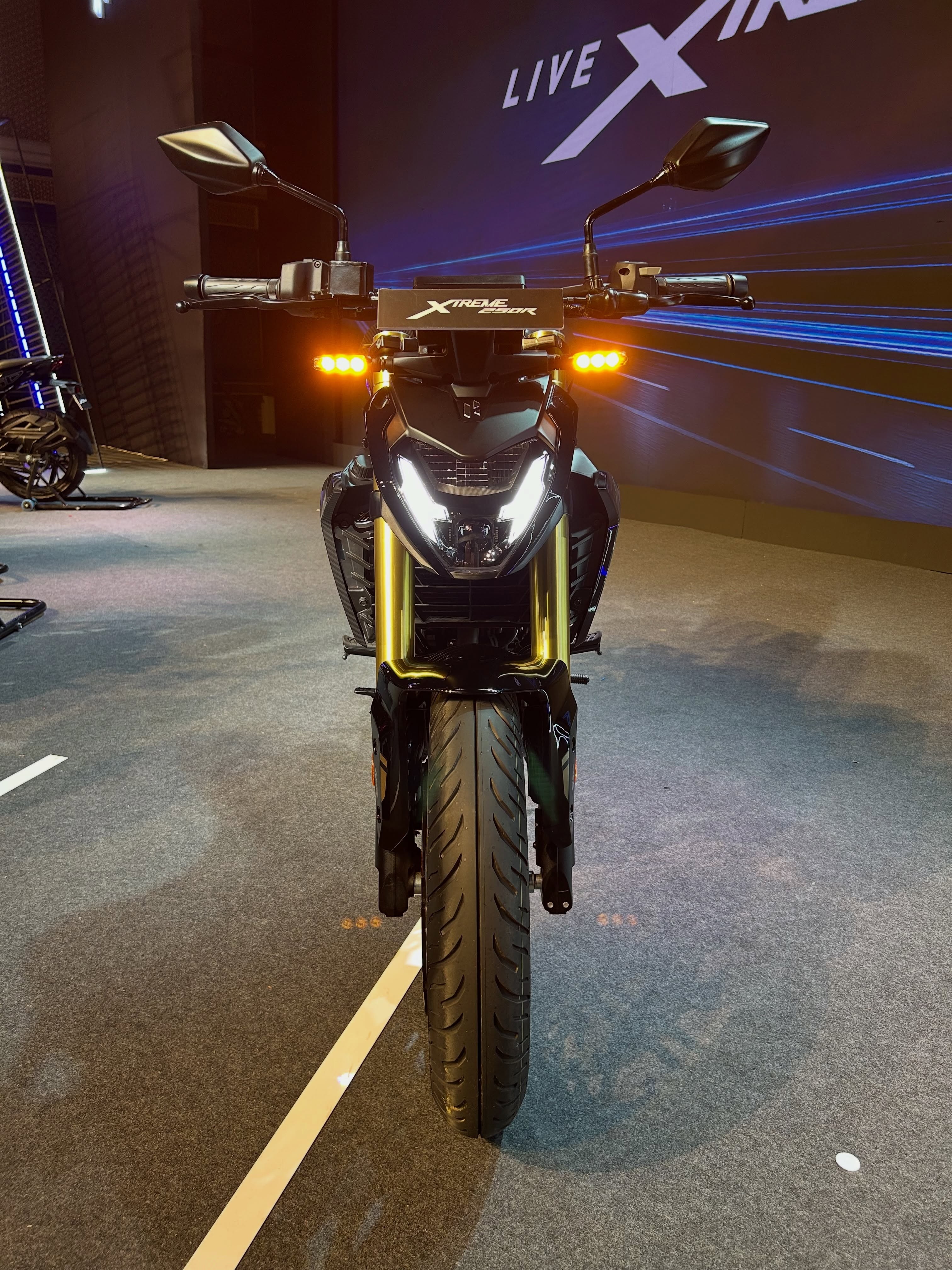Chính thức ra mắt ‘vua côn tay’ 250cc mới: Mạnh hơn Yamaha Exciter và Honda Winner R, có ABS 2 kênh, giá 54 triệu đồng ảnh 3