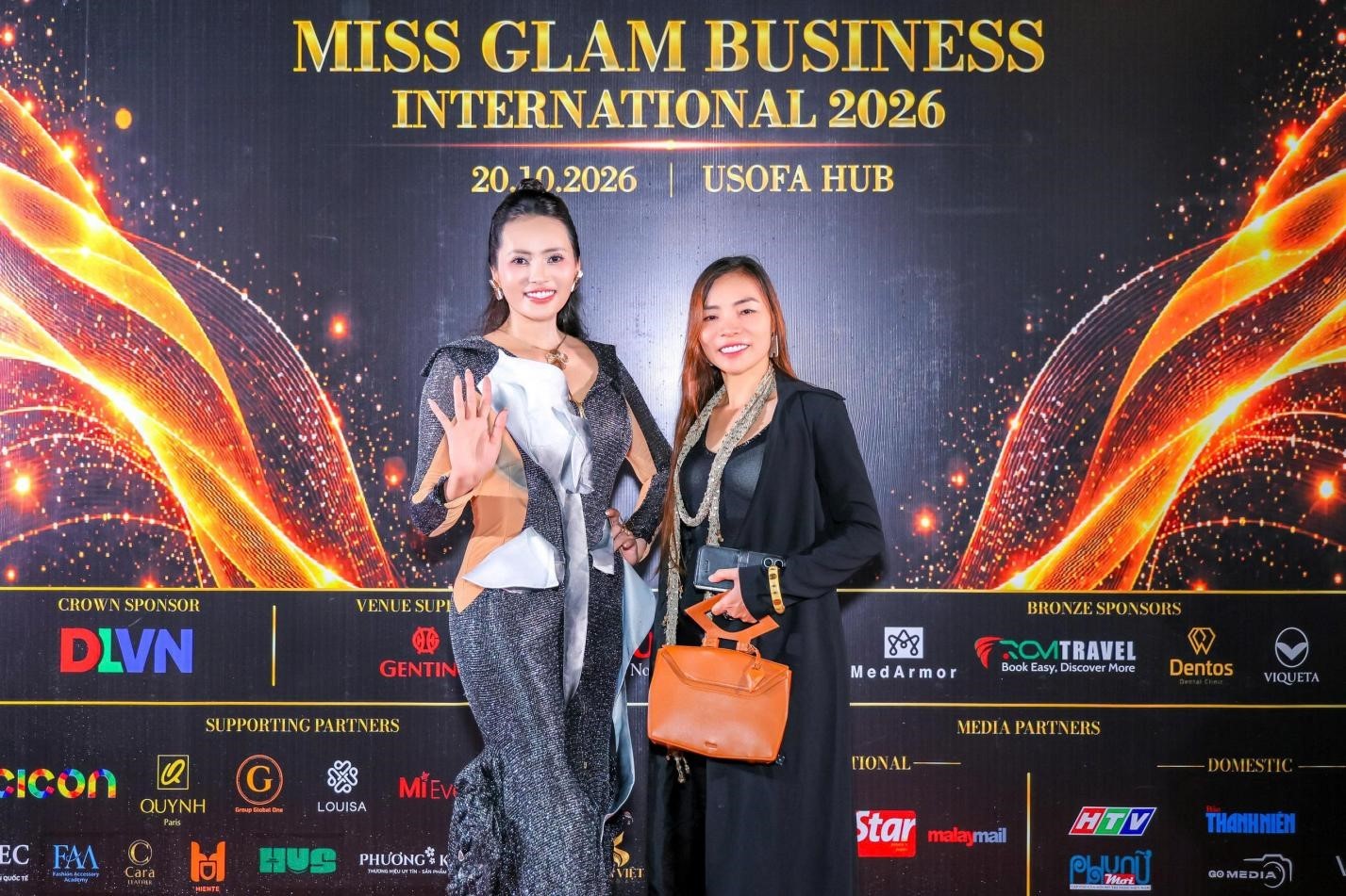hoa-hau-nguyen-thi-bich-hanh-va-nha-thiet-ke-hientie-1792731734.jpg