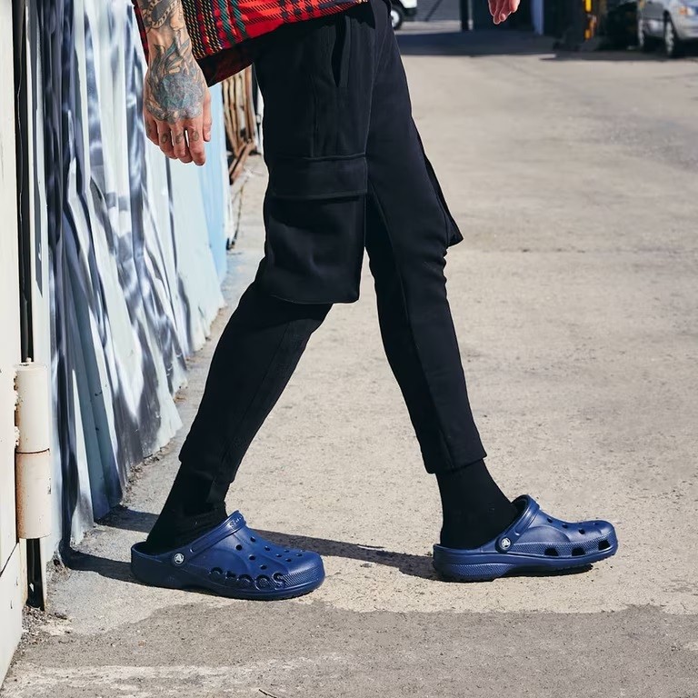 xang-dan-crocs-baya-mau-xanh-than-1793361694.jpg