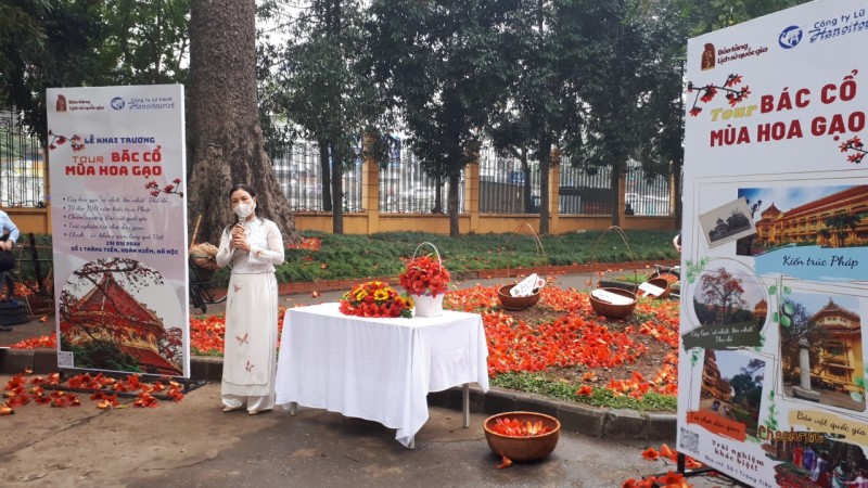 Chương trình du lịch ‘Bác Cổ - Mùa hoa gạo’ giúp du khách trải nghiệm văn hóa làng trong phố