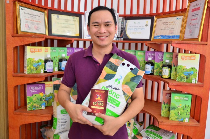 Chàng trai đặt mục tiêu bán sổ gạo cho hàng vạn dân Việt