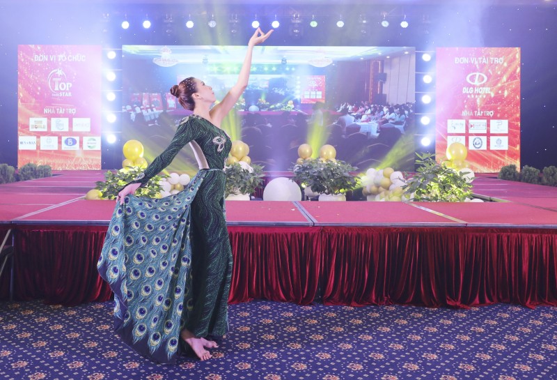 Cao Thị Hồng Vân thể hiện đầy ấn tượng tại đêm thi tài năng HHDNVN 2022