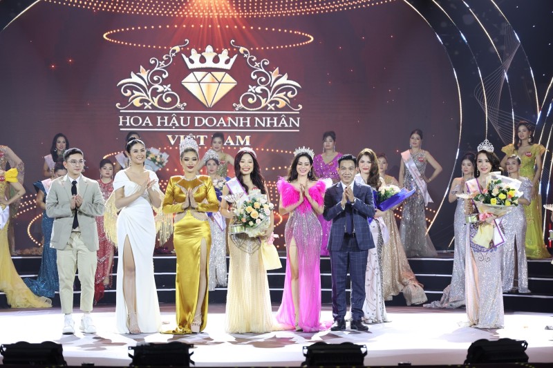 Khoảnh khắc Triệu Mai Thanh Thủy được xướng tên với danh hiệu Á hậu 2 Hoa hậu Doanh nhân Việt Nam 2022