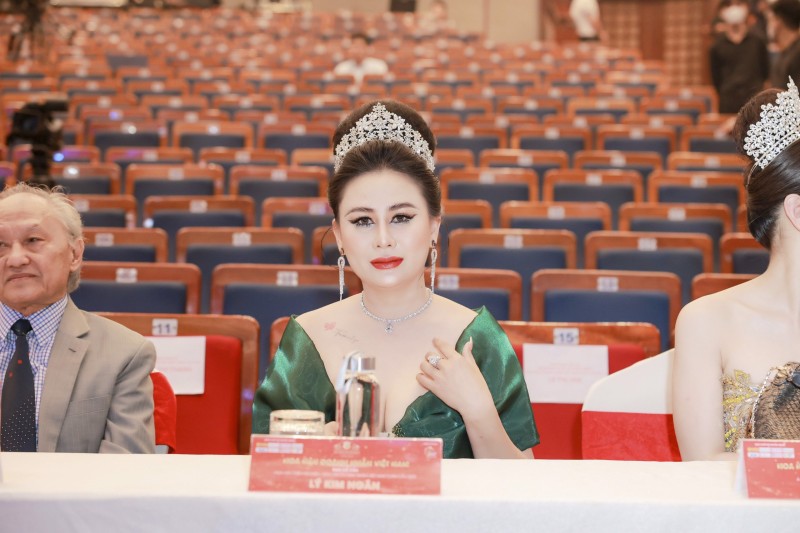 Hoa hậu thiện nguyện Lý Kim Ngân kiêu sa trong đêm chung kết Hoa hậu Doanh nhân Việt Nam 2022