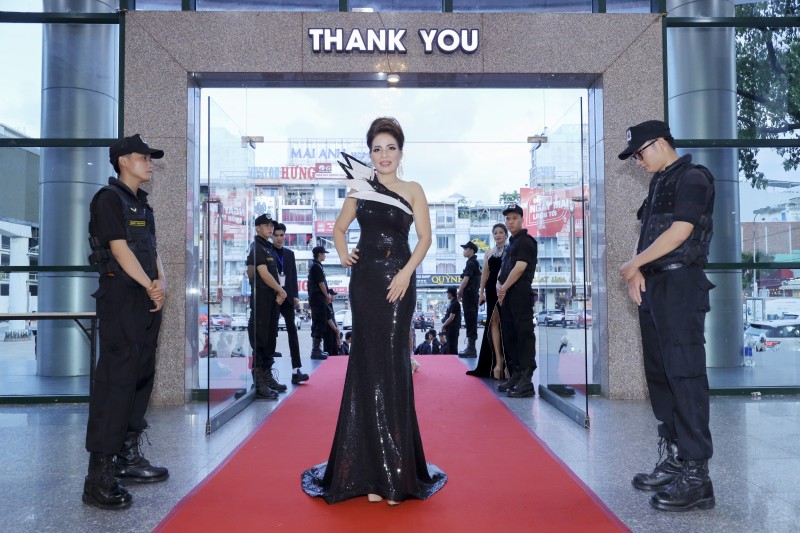 NTK Thân Hoàng Bích Thủy tài trợ trang phục công sở cho cuộc thi Hoa hậu Doanh nhân Việt Nam 2022