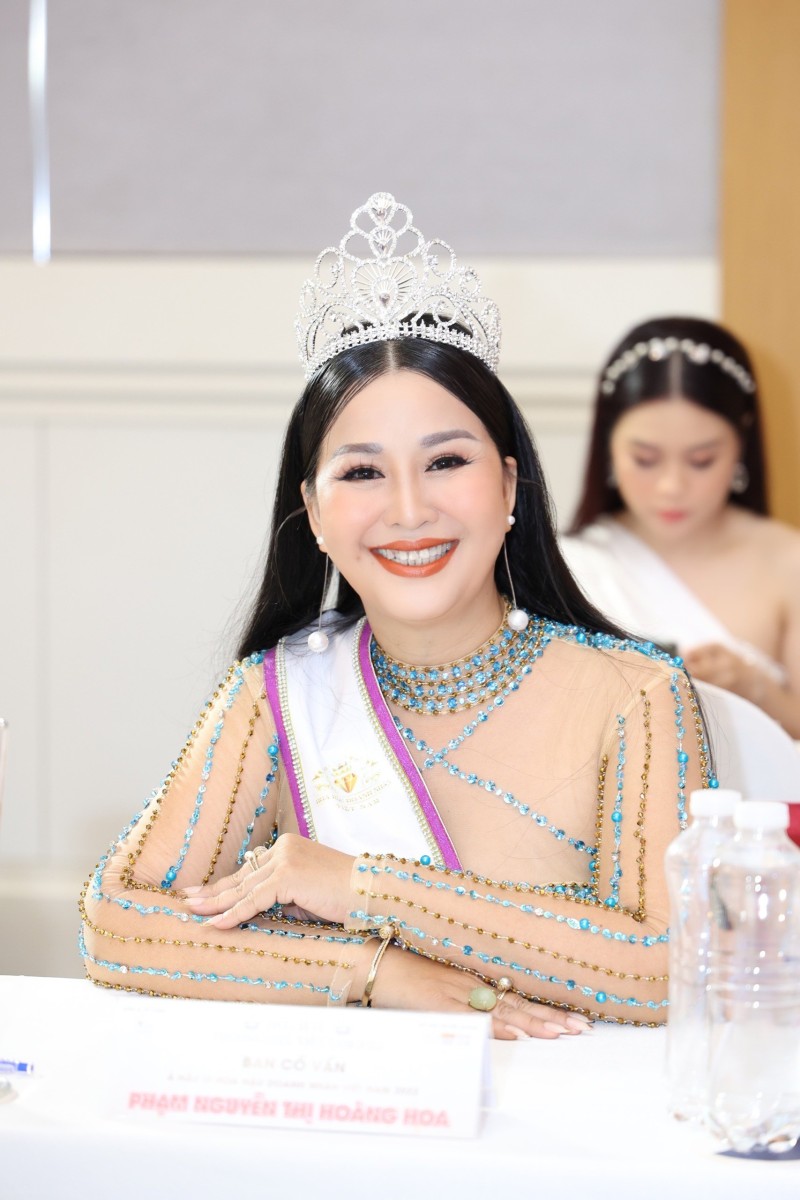 Á hậu Phạm Nguyễn Thị Hoàng Hoa xuất hiện tươi tắn tại buổi sơ khảo cuộc thi Hoa hậu Thương hiệu Việt Nam 2022