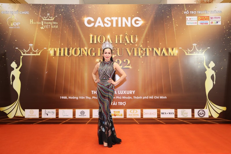 Hoa hậu Ngọc Giàu xuất hiện đầy lộng lẫy tại thảm đỏ buổi Casting Hoa hậu Thương hiệu Việt Nam 2022