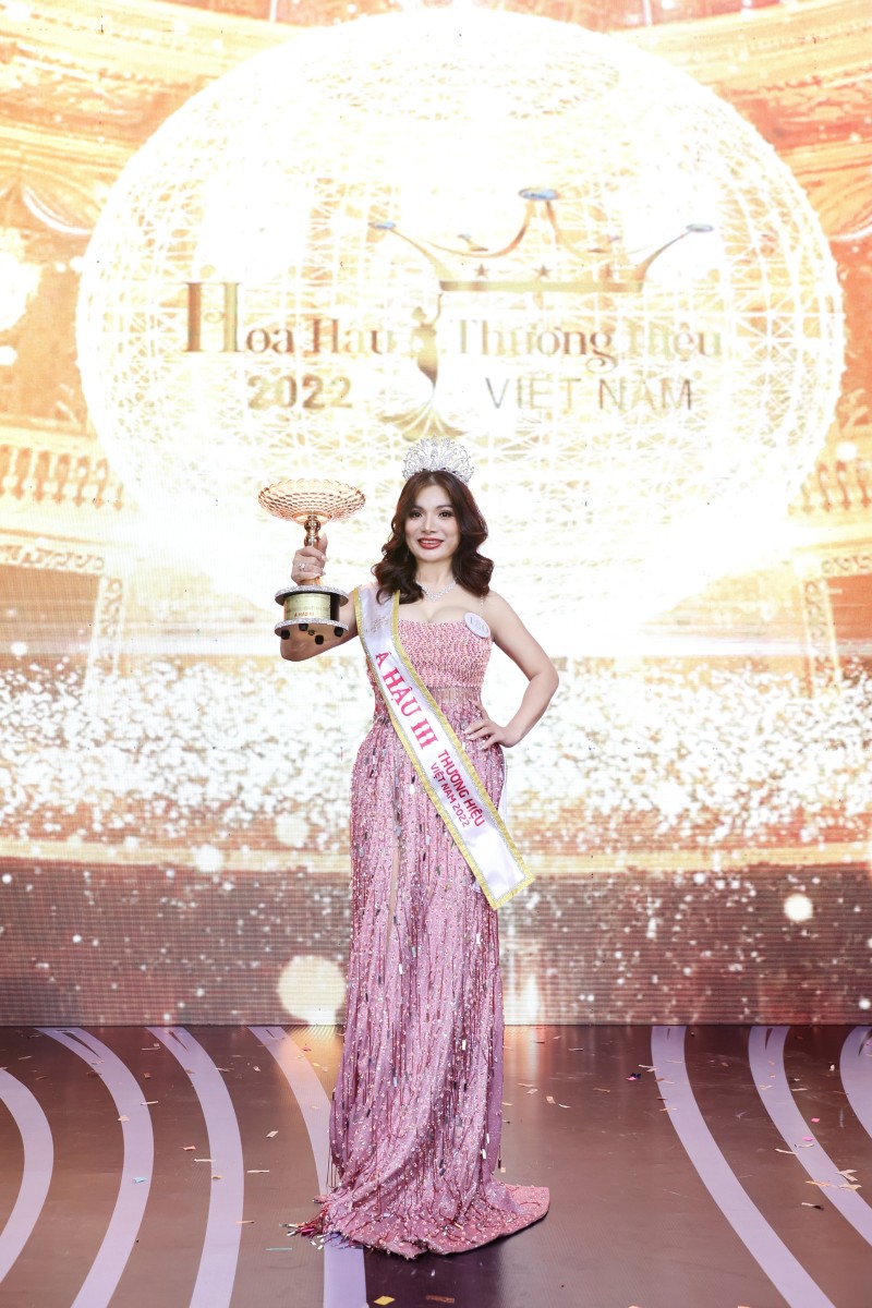 Doanh nhân Tống Thị Kim Oanh - Tân Á hậu 3 cuộc thi Hoa hậu Thương hiệu Việt Nam 2022