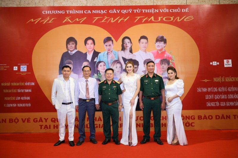 Á hậu Thanh Nhã đồng hành cùng đêm nhạc gây quỹ từ thiện đầy ý nghĩa