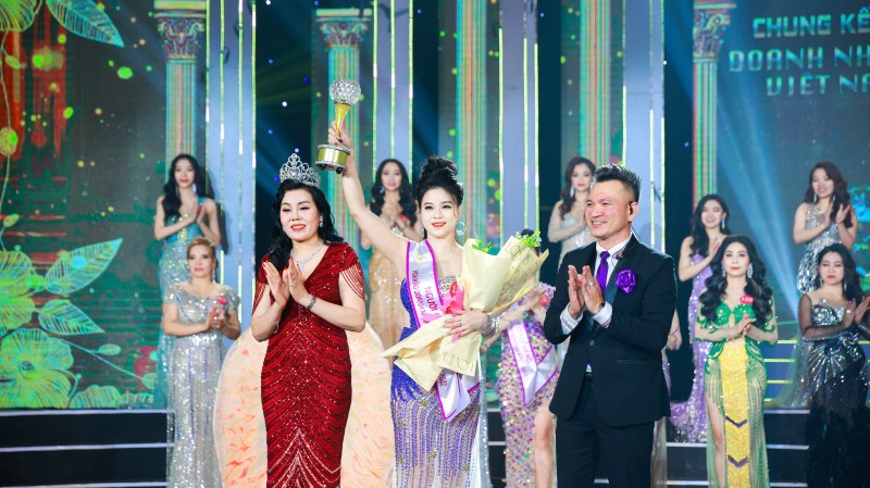 Lê Thị Mai Anh đạt giải “Người đẹp trí tuệ” Hoa hậu Doanh nhân Châu Á Việt Nam 2022
