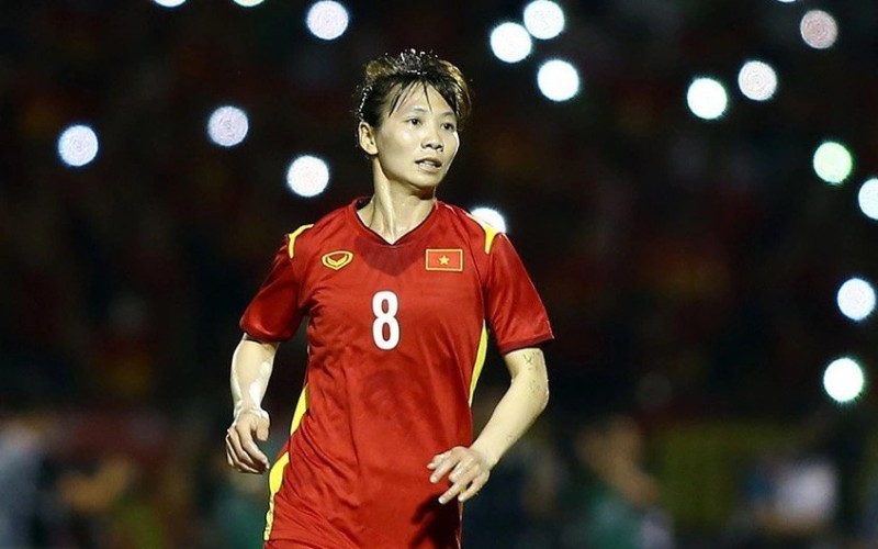 TIỀN VỆ THÙY TRANG - PHONG ĐỘ LÀM NÊN NHỮNG KỲ TÍCH TRÊN SÂN CỎ
