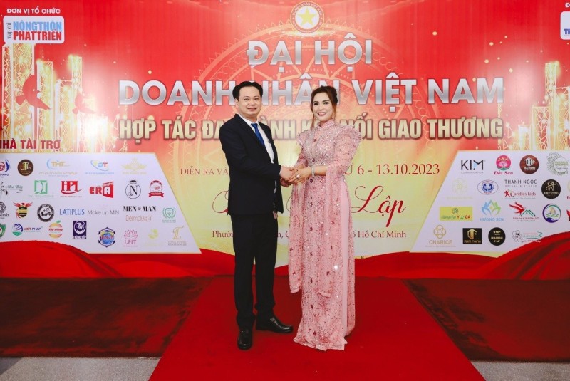 Công ty TNHH Thương Mại Vận Tải Xuất Nhập Khẩu Trung Tín - Top 20 doanh nghiệp xuất sắc năm 2023