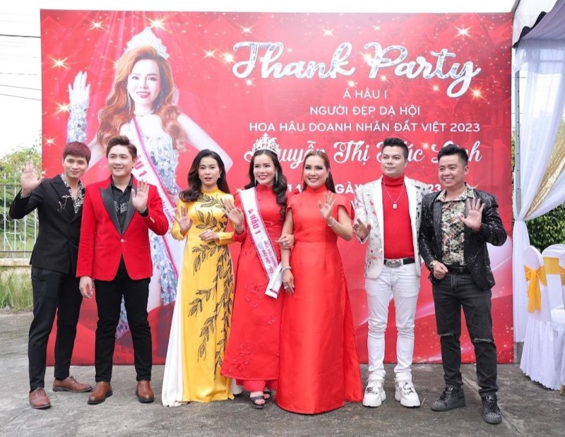 Sau đăng quang, Á hậu Trúc Linh mở tiệc cảm ơn tại quê nhà