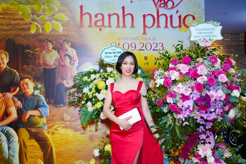 Á Hậu Lê Thị Khánh Vân Tham Dự Buổi Ra Mắt Phim “ Chạm Vào Hạnh Phúc”