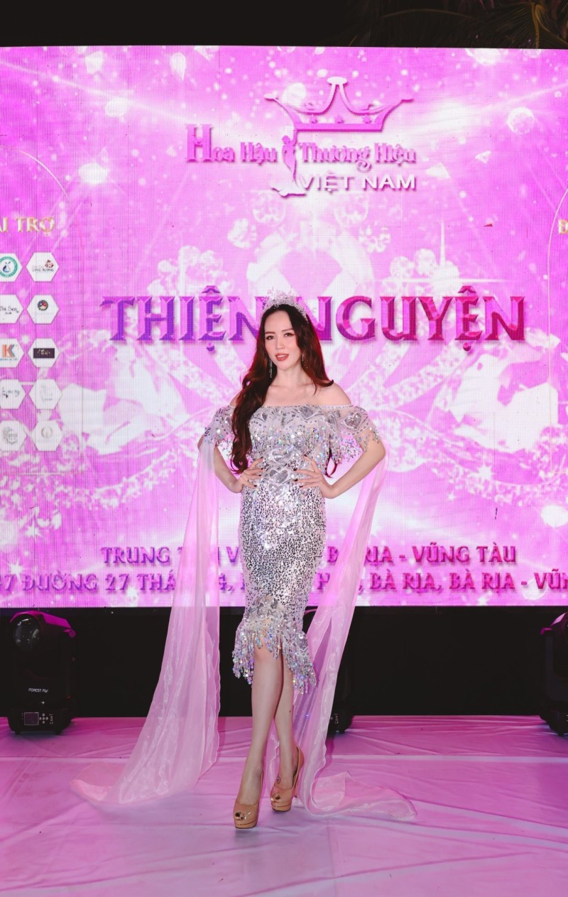 Doanh nhân Đặng Thị Yên Oanh đóng góp đầy thiết thực cho cộng đồng