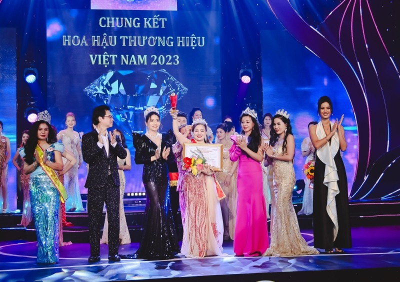 Cuộc hành trình chinh phục ngội vị Á hậu 3 của Doanh nhân Đàm Thị Hồng Luyến