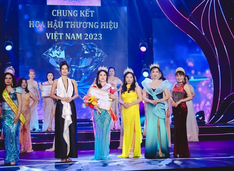 Doanh nhân Đỗ Thị Nhị đạt Á hậu 3 Hoa hậu Thương hiệu Việt Nam 2023