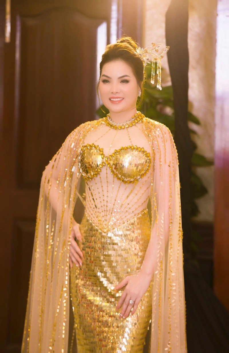 CEO Ngọc Trang diện dạ hội quyến rũ tại “Đêm hội chào xuân 2024”