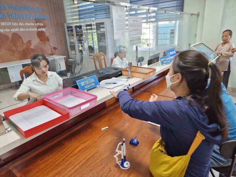 Nhiều lao động chọn rút BHXH một lần là những lao động ngoài Nhà nước, chịu áp lực công việc, nhảy việc