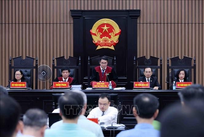 Cựu Chủ tịch FLC Trịnh Văn Quyết bị tuyên 21 năm tù về 2 tội danh Lừa đảo chiếm đoạt tài sản và Thao túng thị trường chứng khoán