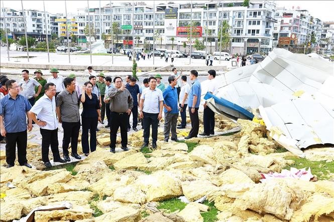 Thủ tướng kiểm tra công tác khắc phục hậu quả bão số 3 tại Quảng Ninh