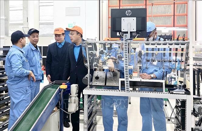 Vai trò quan trọng của cán bộ công đoàn cơ sở thu hút người lao động tham gia