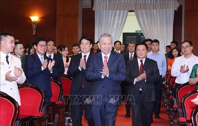 Tổng Bí thư, Chủ tịch nước Tô Lâm: Bảo vệ nền tảng tư tưởng của Đảng, đấu tranh phản bác các quan điểm sai trái thù địch phải gắn chặt với phát triển kinh tế, văn hóa, xã hội