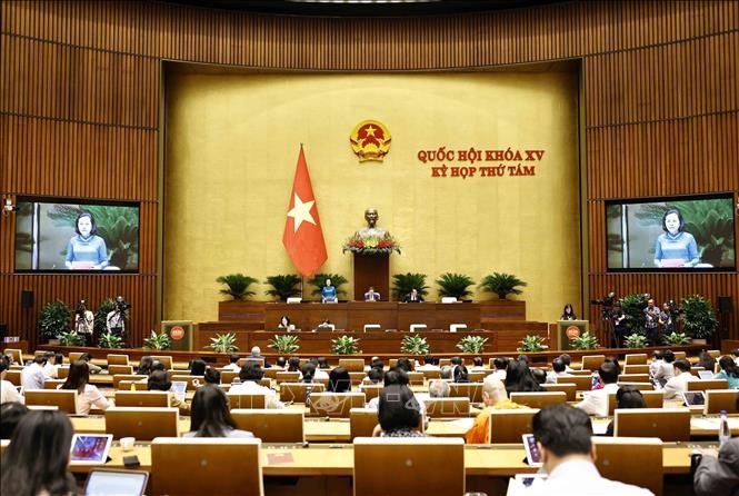 Ủy ban Thường vụ Quốc hội chỉnh lý theo hướng không quy định việc phân phối kinh phí công đoàn khi có nhiều tổ chức đại diện của người lao động