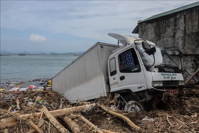 Bão Usagi 'tăng tốc' hướng về Philippines