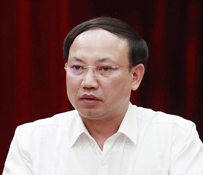 Bộ Chính trị xem xét, thi hành kỷ luật tổ chức đảng, đảng viên có vi phạm, khuyết điểm