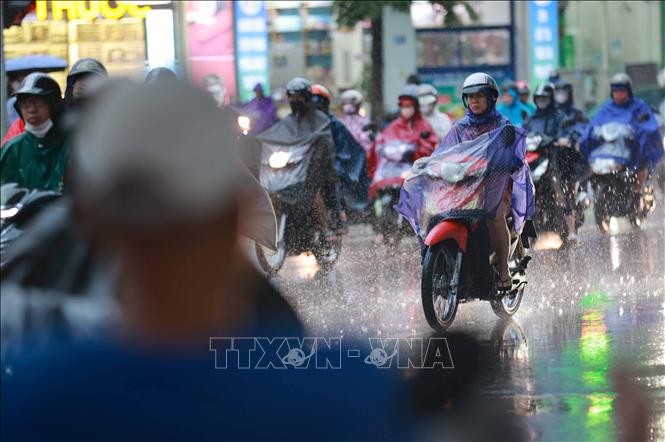 Đêm 24 và ngày 25/11, mưa lớn, lốc sét từ Quảng Trị đến Phú Yên