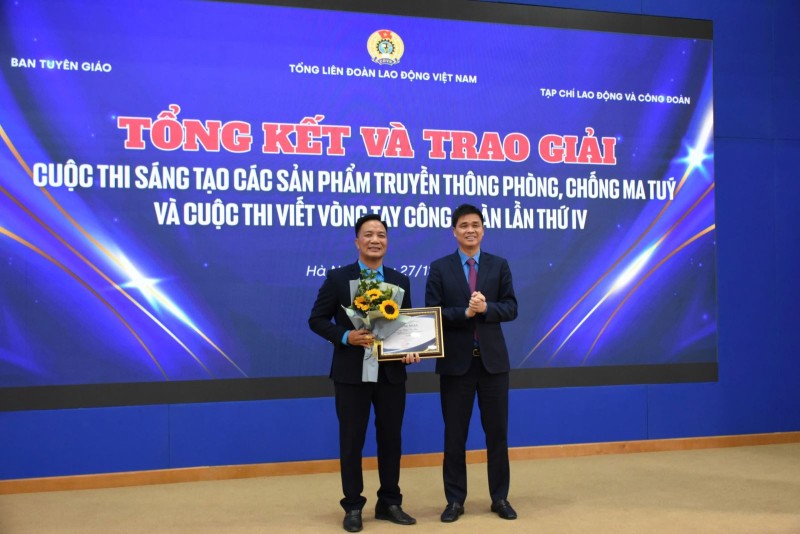 Trao giải cuộc thi viết "Vòng tay Công đoàn" và “Sáng tạo sản phẩm truyền thông về Phòng chống ma túy”