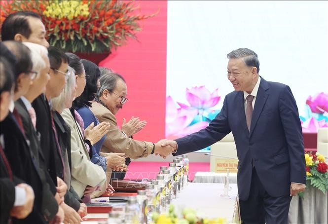 Tổng Bí thư: Đội ngũ văn nghệ sỹ có vai trò đặc biệt quan trọng cùng toàn Đảng, toàn dân bước vào kỷ nguyên mới của đất nước