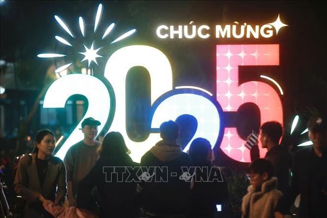 Cả nước hân hoan chào đón Năm mới 2025