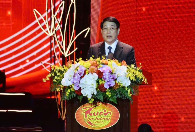 Chủ tịch nước Lương Cường dự Chương trình nghệ thuật "Xuân Quê hương 2025" - Gắn kết kiều bào với nhân dân trong nước