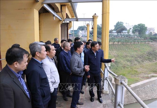 Lấy nước đợt 2 phục vụ gieo cấy vụ Đông Xuân đạt hiệu quả tốt