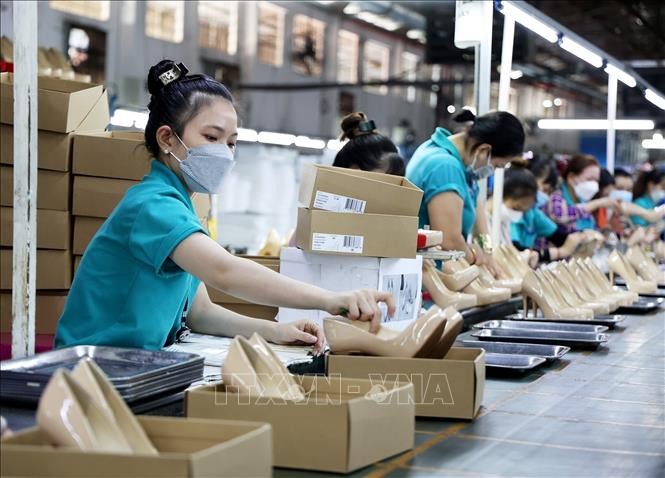Tổng Liên đoàn lao động cân nhắc thời điểm đề xuất tăng lương tối thiểu vùng 2025