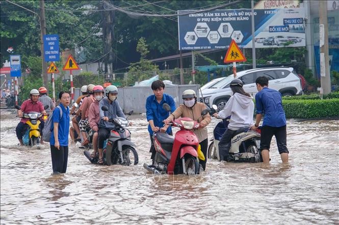 Bắc Bộ trời hửng nắng, Nam Bộ tiếp tục có mưa dông