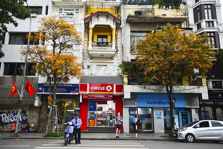 Bắc Bộ trời hửng nắng, Nam Bộ chiều tối có mưa dông