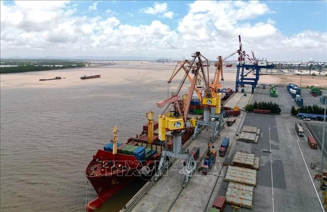 Xuất khẩu nỗ lực vượt khó duy trì đà tăng trưởng