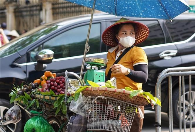 Hà Nội có nơi nắng nóng trên 35 độ C