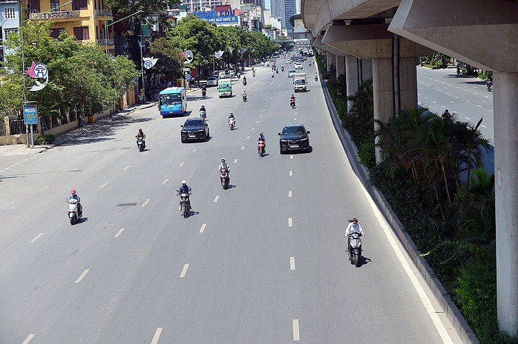 Nắng nóng gay gắt, Bắc Bộ và Trung Bộ có nơi trên 39 độ C