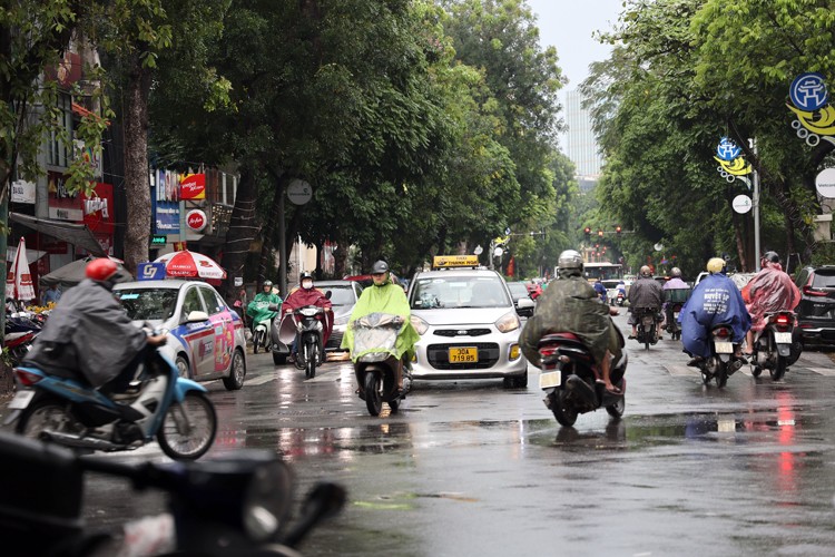 Nhiều khu vực có mưa dông, cảnh báo lũ quét và sạt lở đất