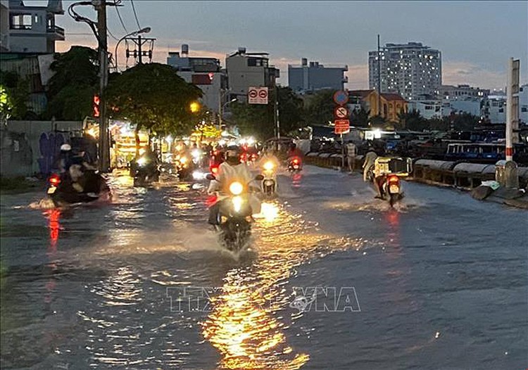 Nhiều khu vực có mưa lớn, nắng nóng từ Thanh Hóa đến Phú Yên