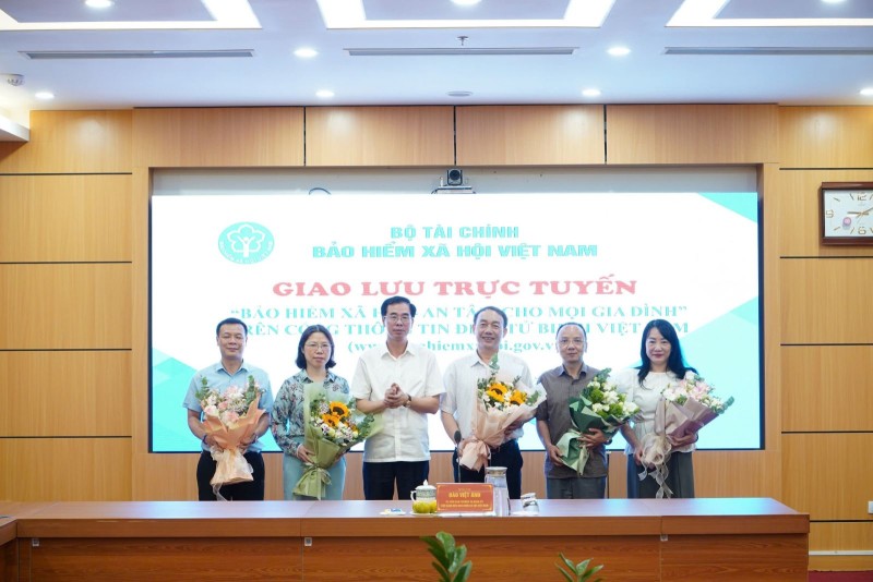 Giao lưu trực tuyến về chính sách BHXH, bảo hiểm y tế, bảo hiểm thất nghiệp, nghỉ hưu trước tuổi