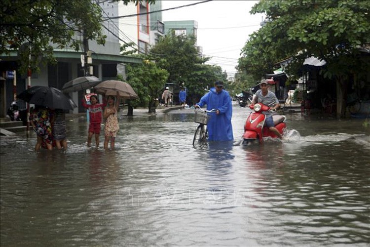 Trung Bộ, Nam Bộ mưa to và dông