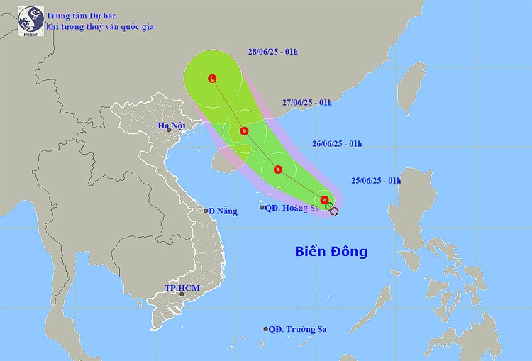 Áp thấp nhiệt đới trên biển Đông, nhiều khu vực đất liền mưa lớn cục bộ